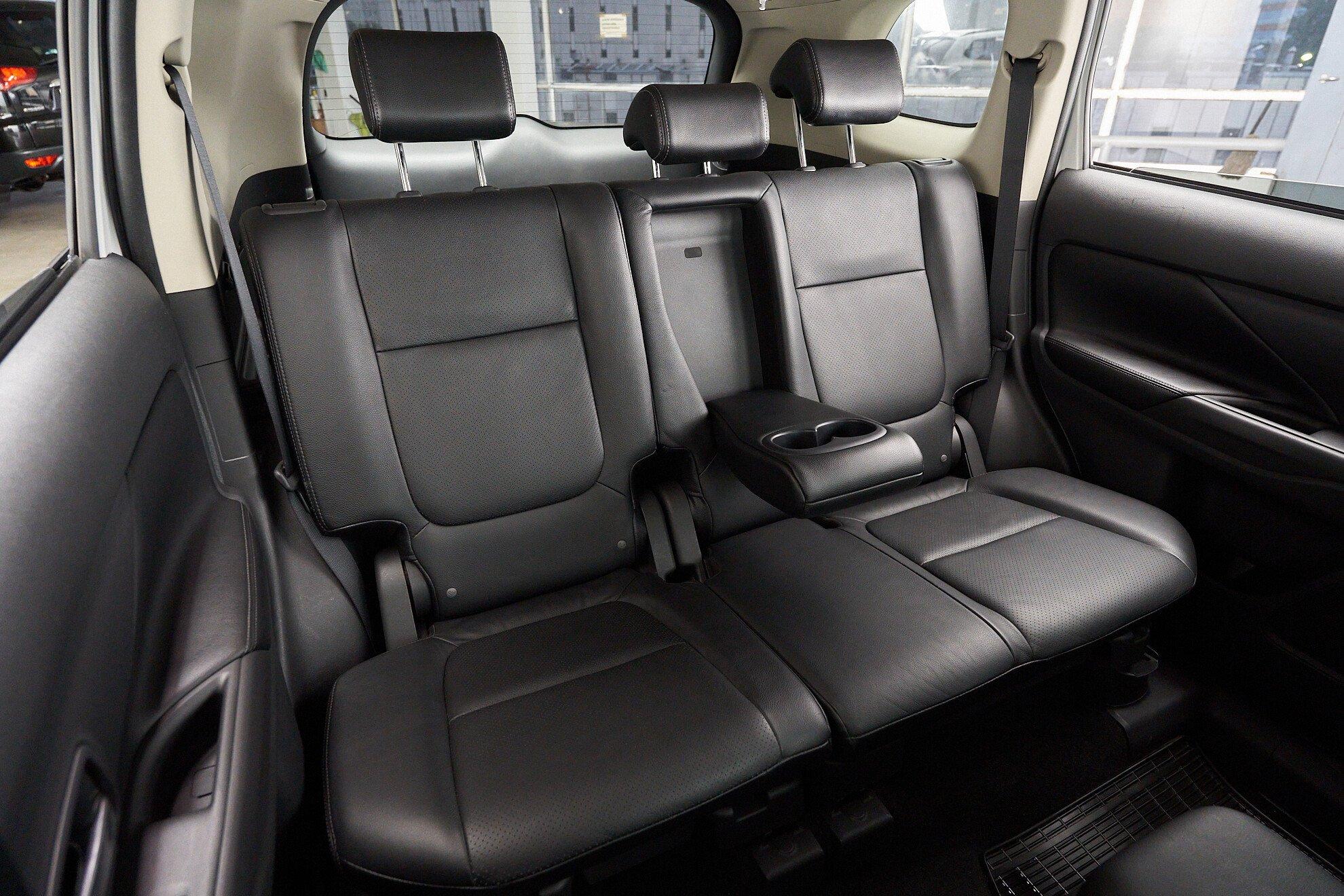 Mitsubishi Outlander 2012, белый