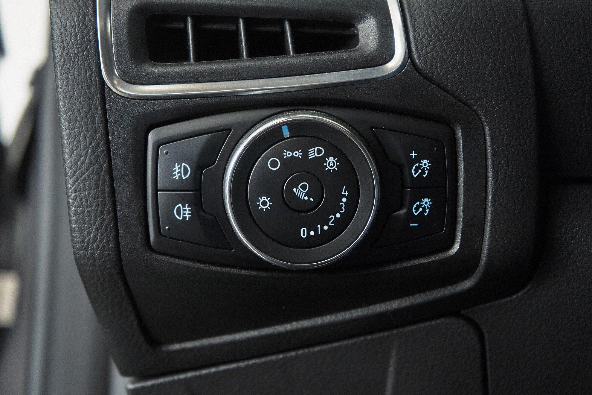 Ford Focus 2015, коричневый