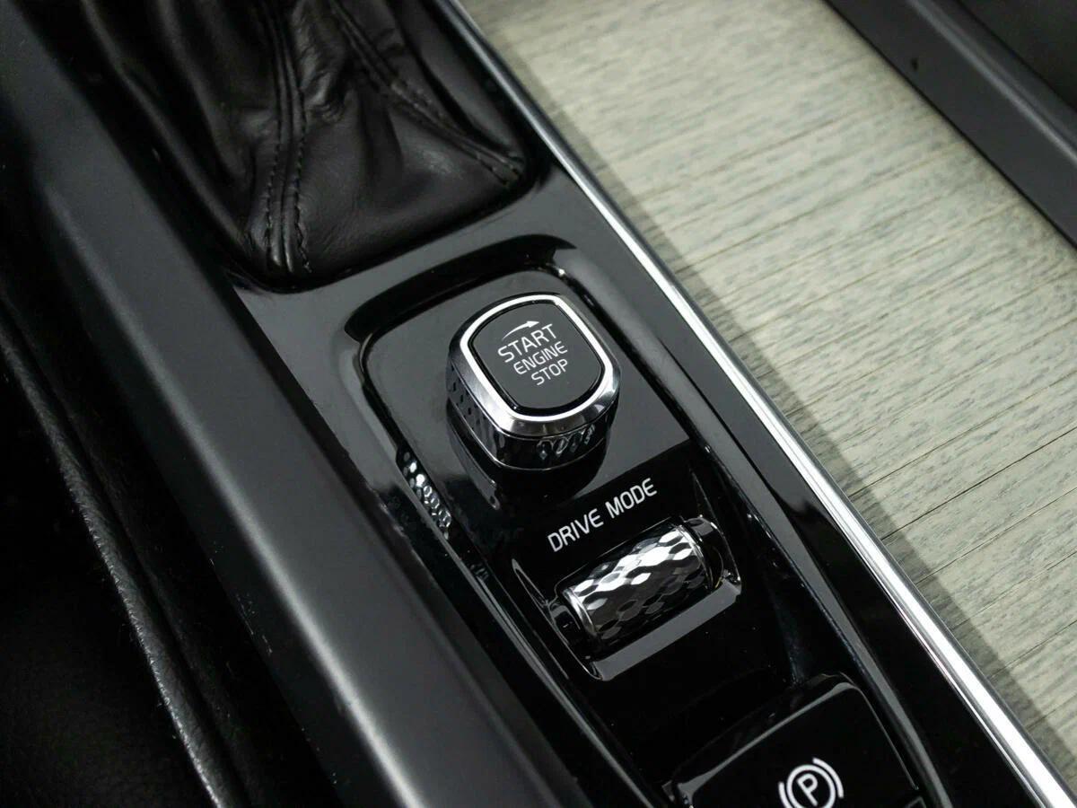 Volvo XC60 2019, серый