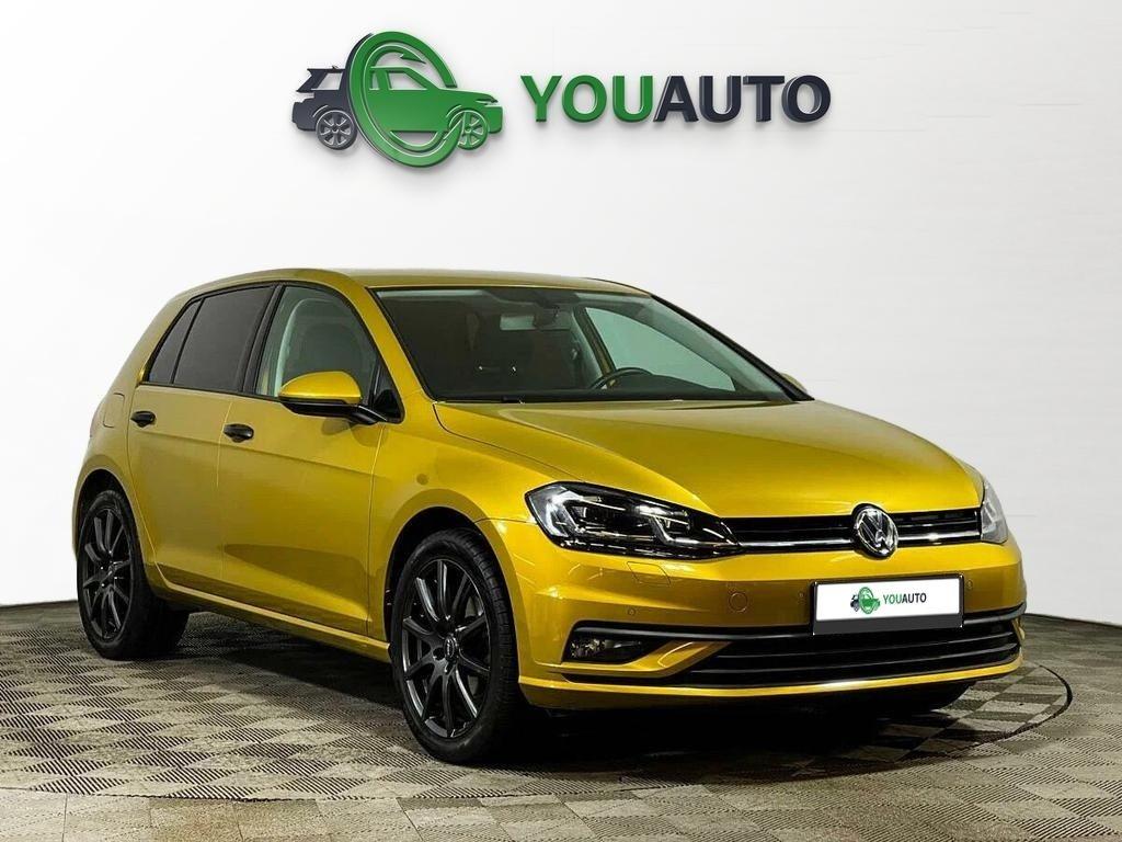 Volkswagen Golf 2018, желтый