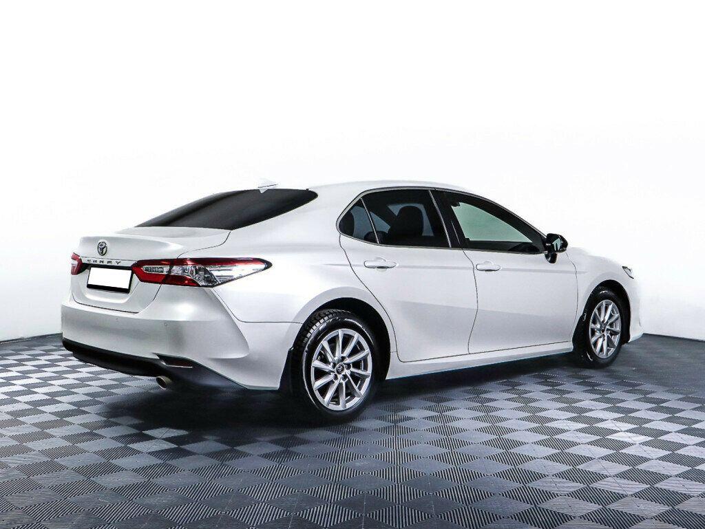 Toyota Camry 2023, белый