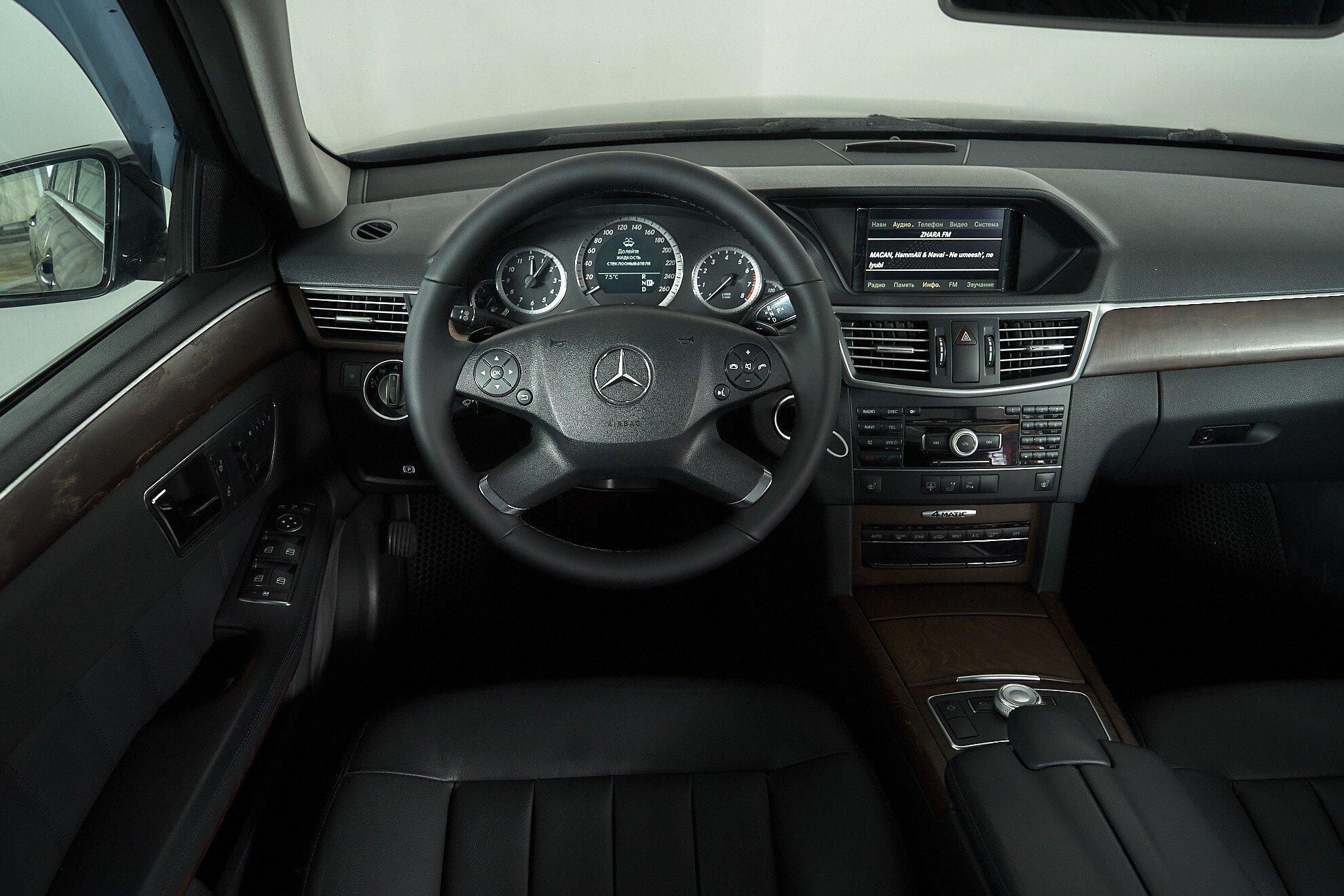 Mercedes-Benz E-Класс 2011, черный
