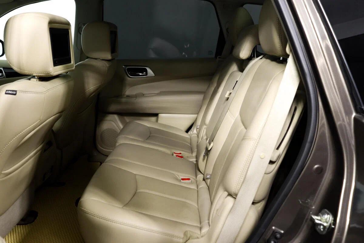Nissan Pathfinder 2015, серый