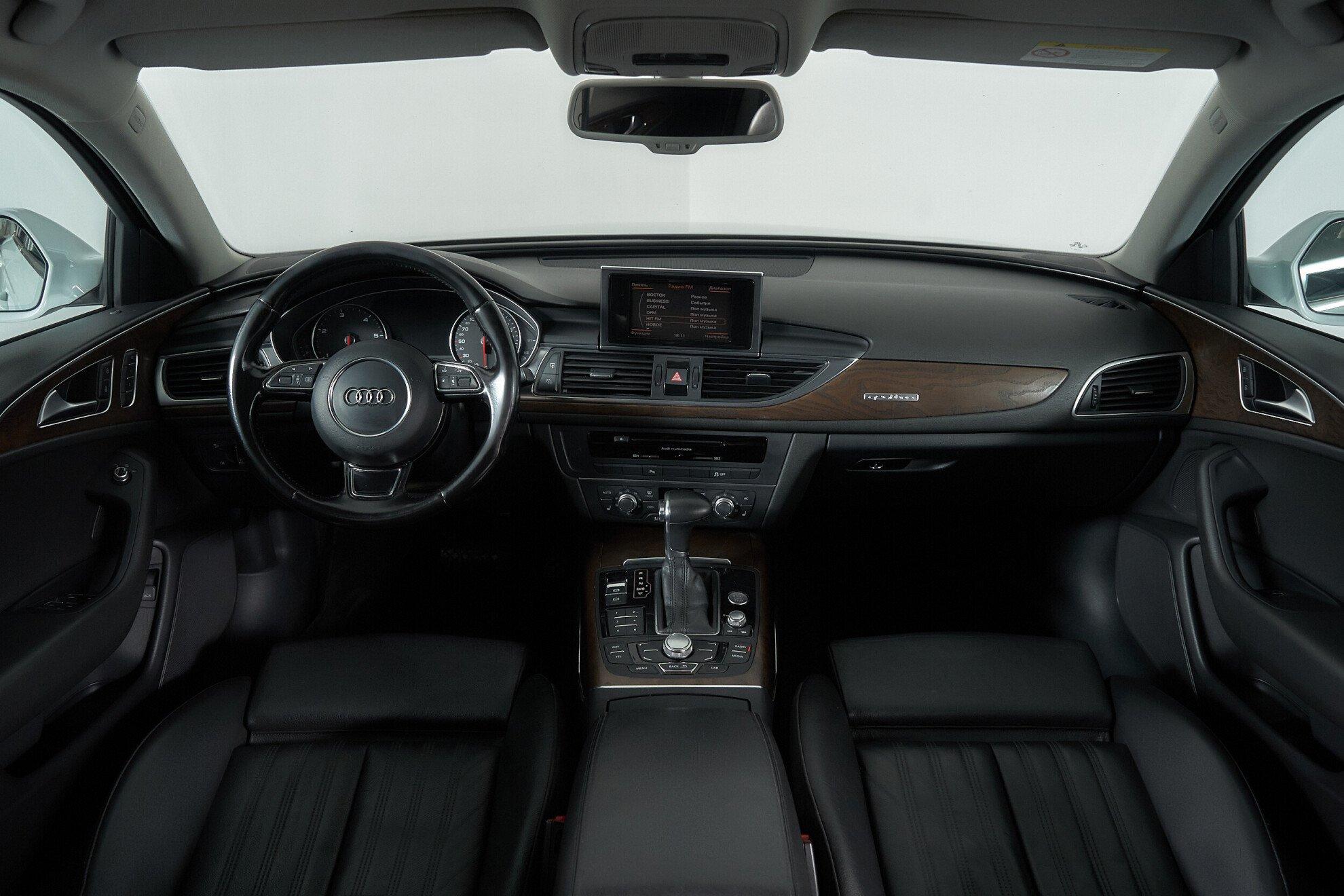 Audi A6 2012, белый