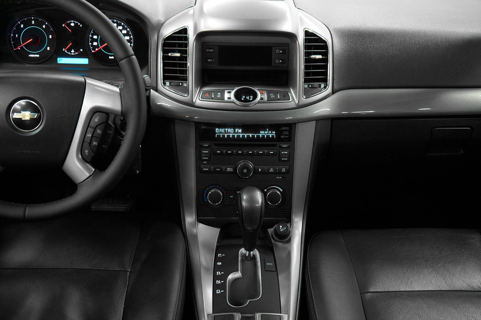 Chevrolet Captiva 2012, белый