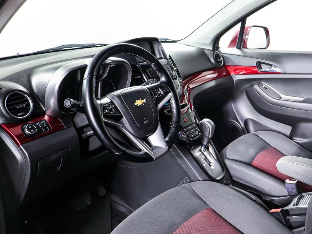 Chevrolet Orlando 2012, красный