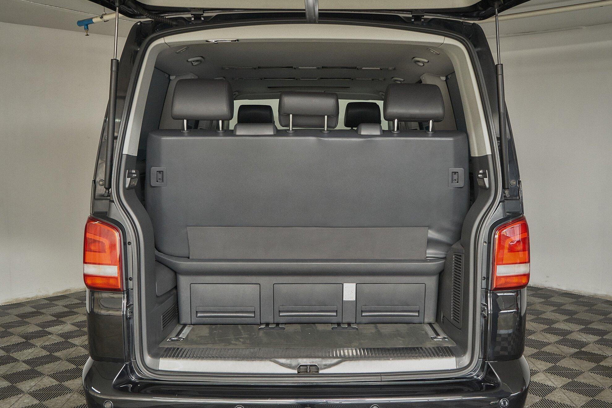 Volkswagen Multivan 2013, черный