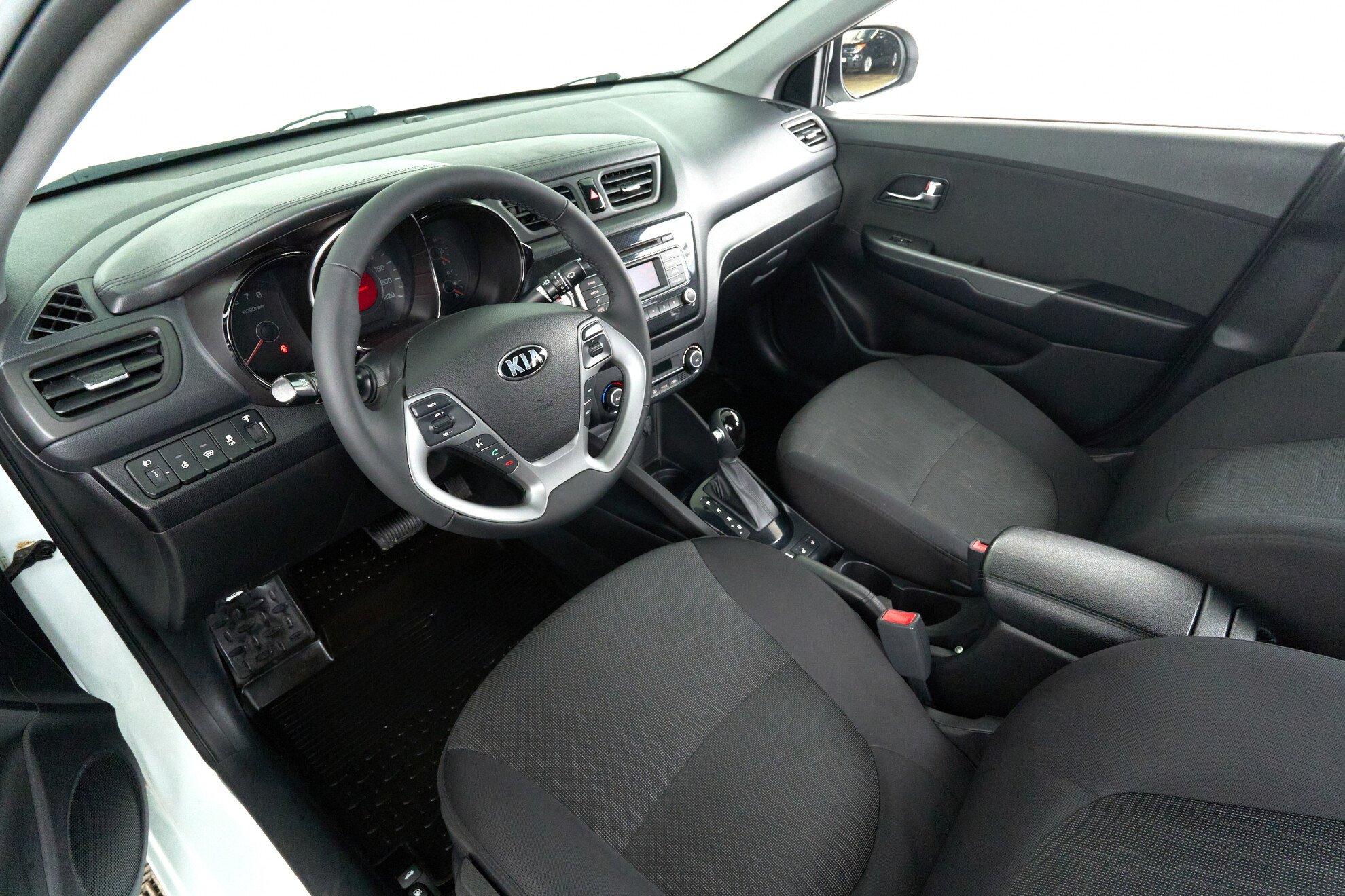Kia Rio 2016, белый