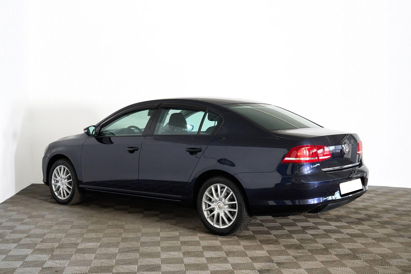 Volkswagen Passat 2011, синий