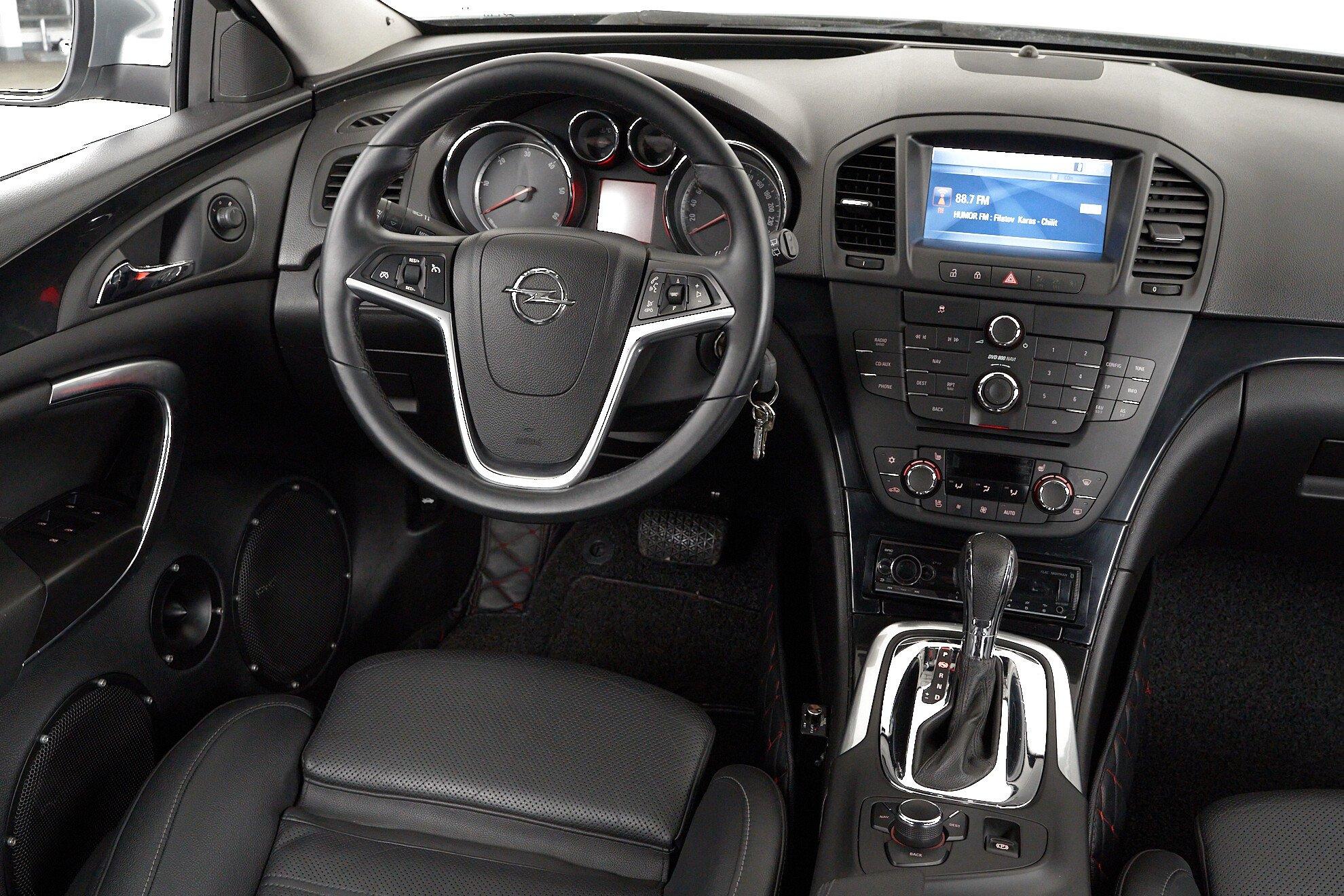 Opel Insignia 2011, серый