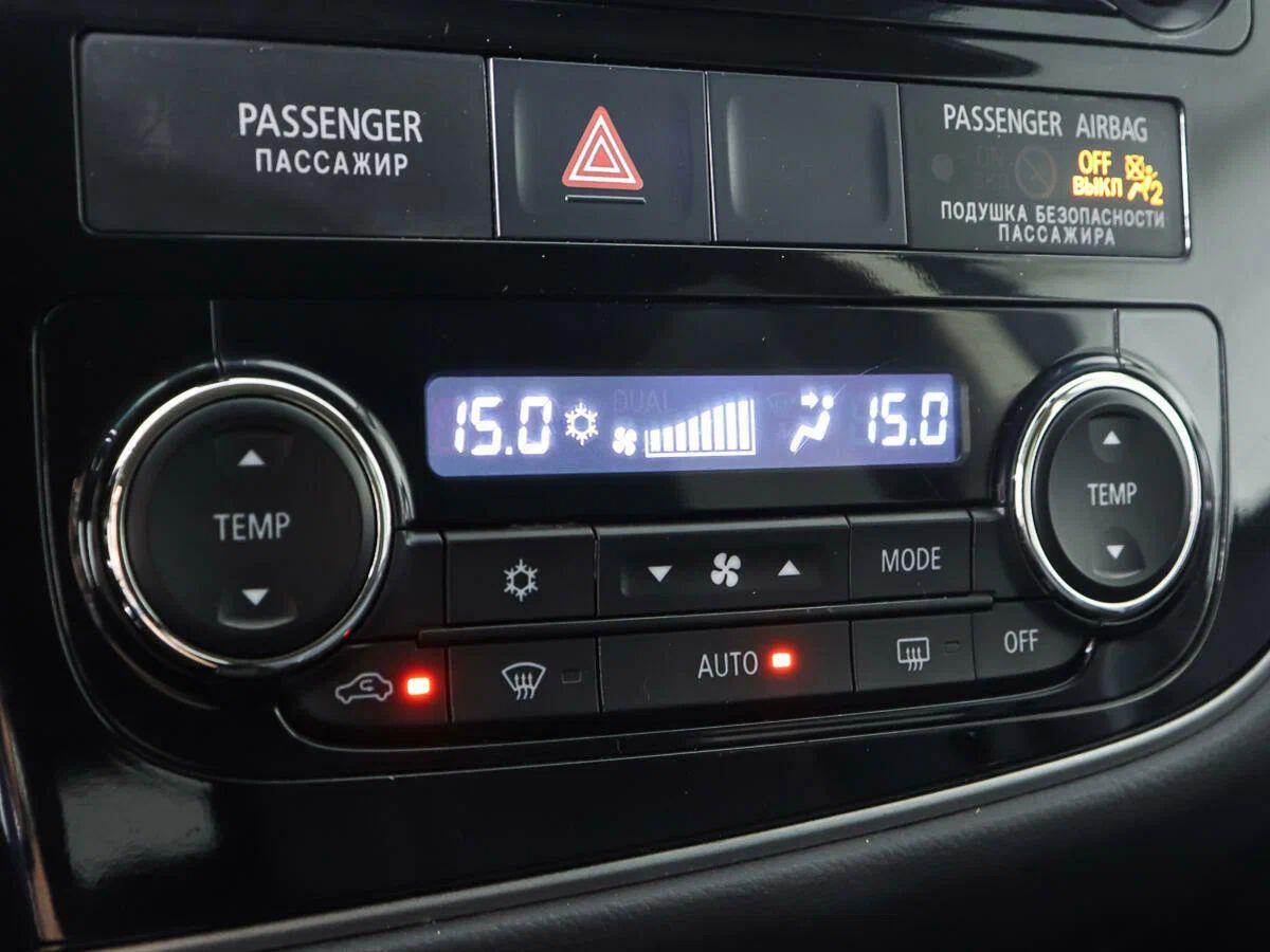 Mitsubishi Outlander 2013, белый