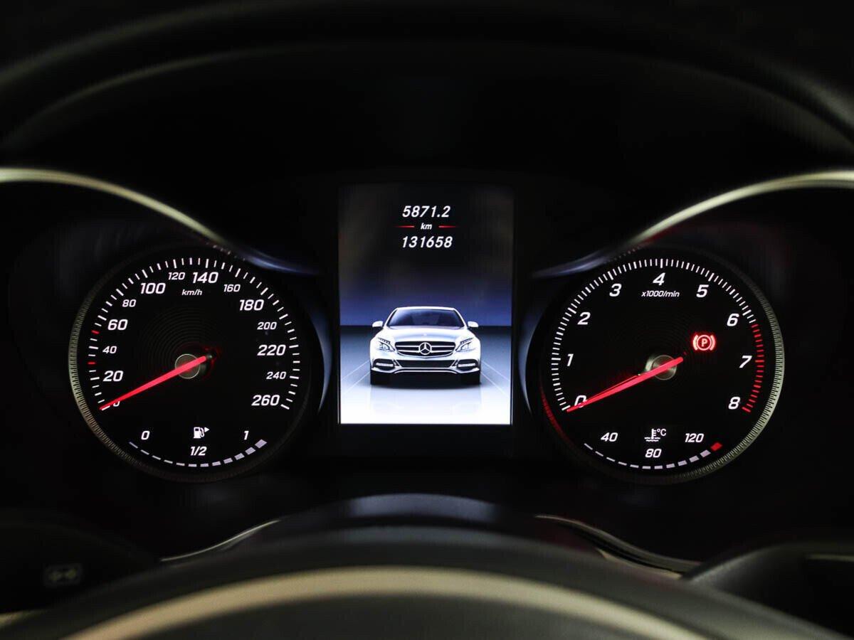 Mercedes-Benz C-Класс 2016, красный