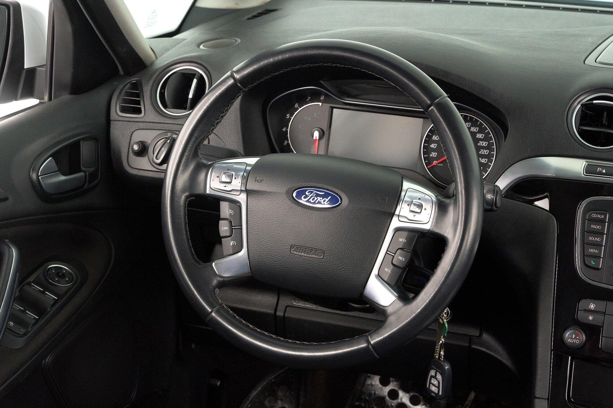 Ford S-MAX 2013, белый
