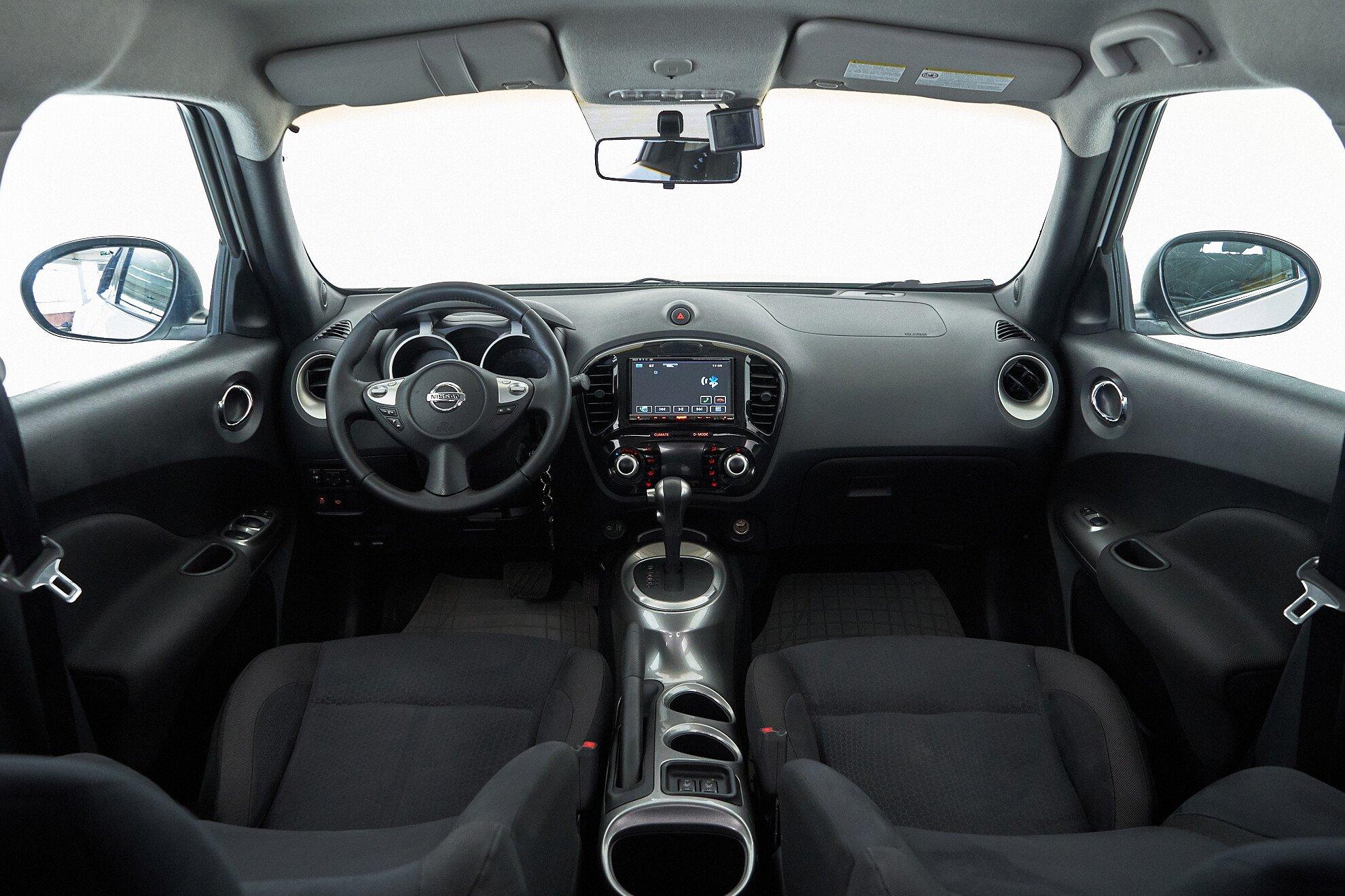 Nissan Juke 2012, белый