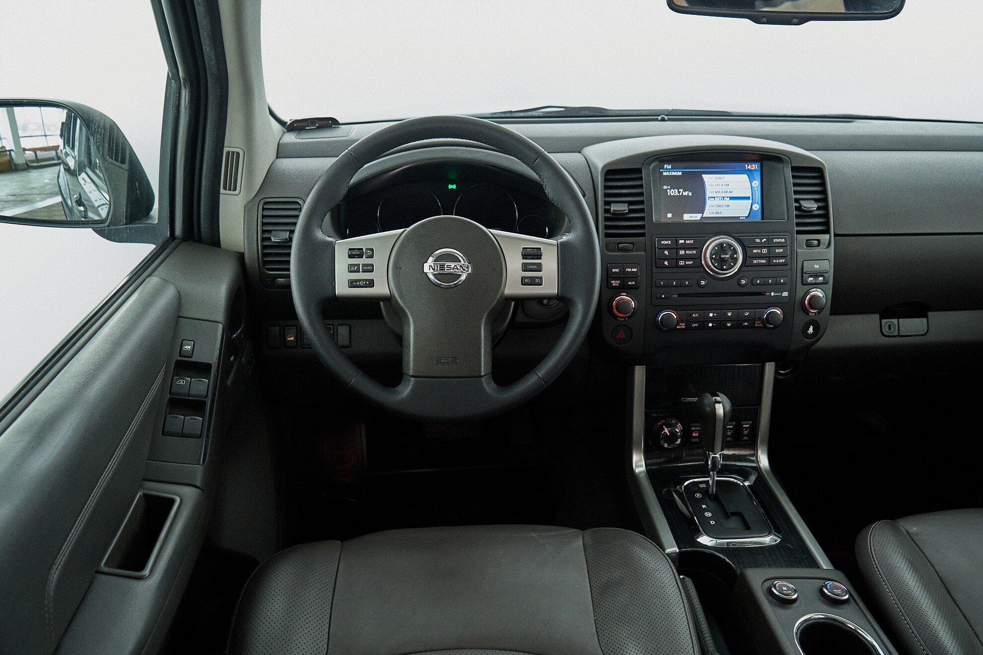 Nissan Pathfinder 2013, серый