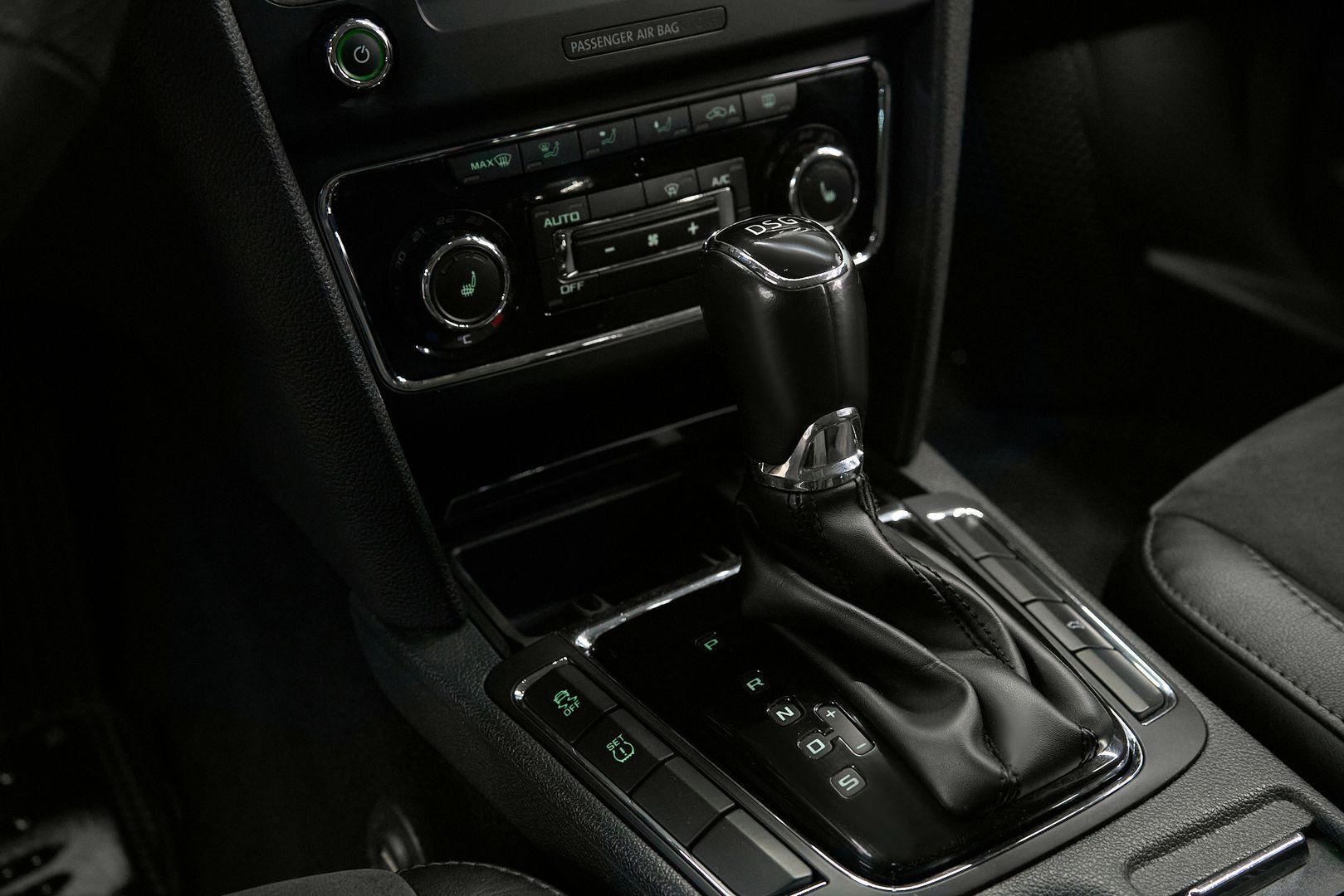 Skoda Superb 2014, бежевый