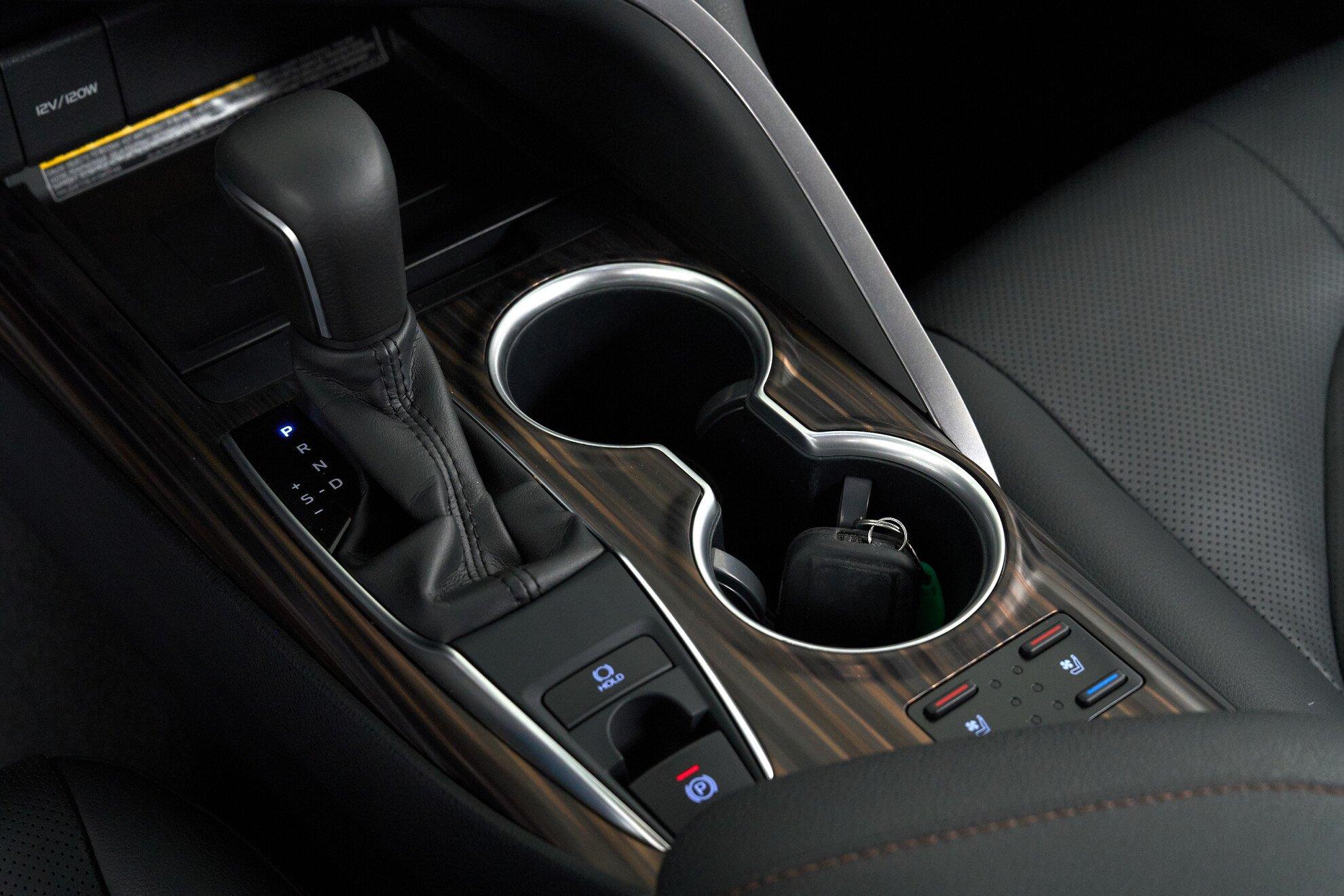 Toyota Camry 2019, синий
