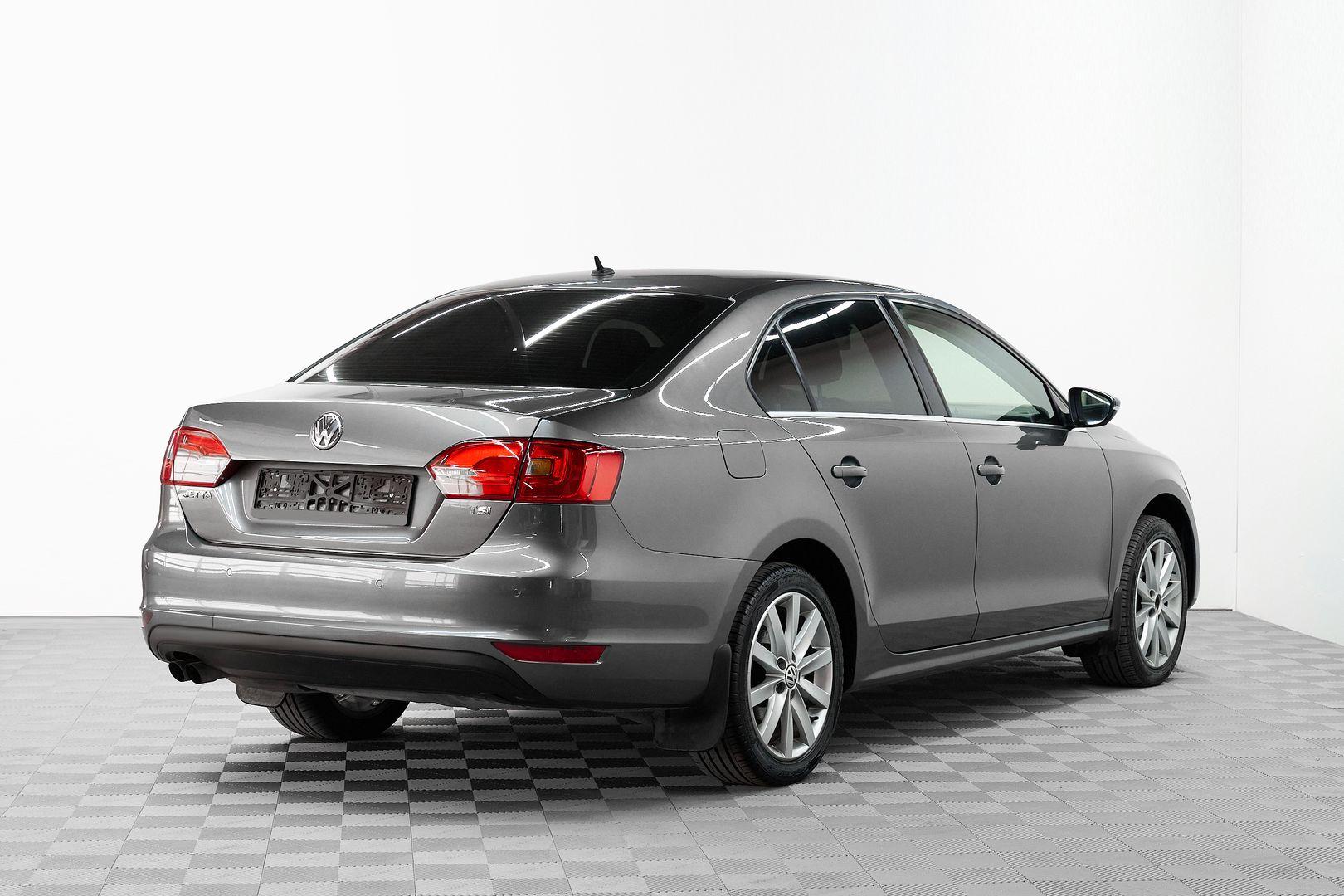 Volkswagen Jetta 2014, серый