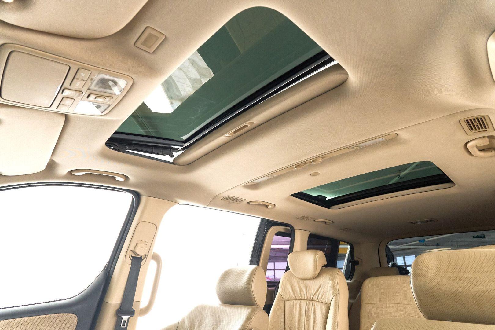 Hyundai Grand Starex 2012, черный