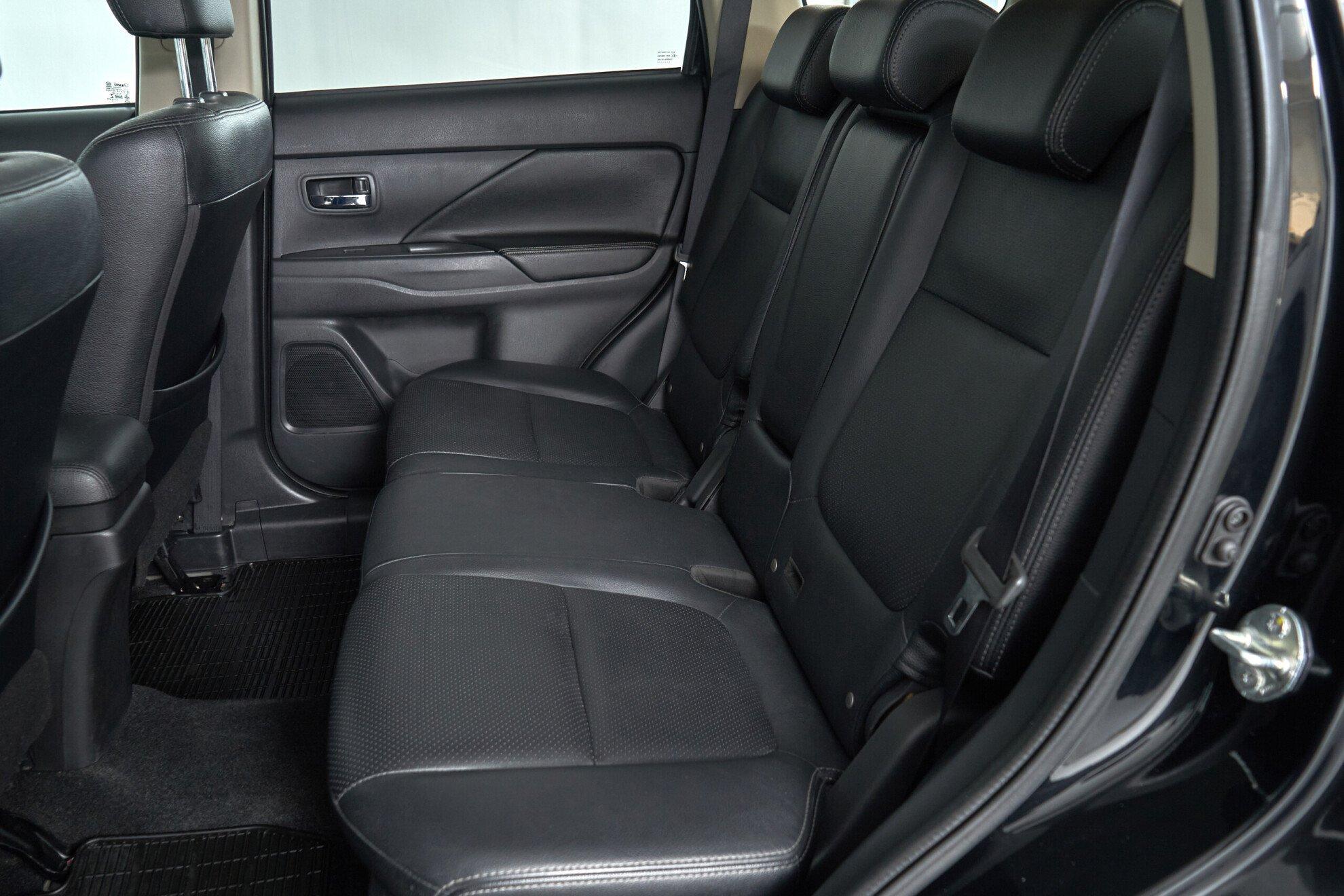 Mitsubishi Outlander 2014, черный