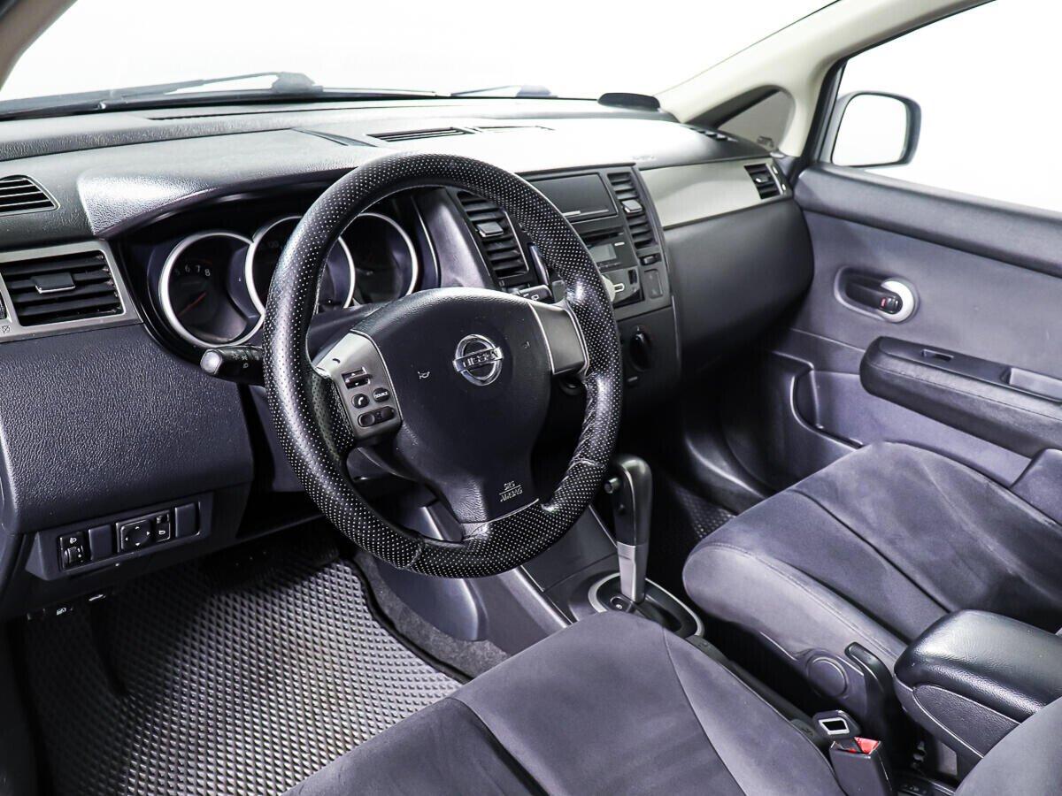 Nissan Tiida 2012, серый
