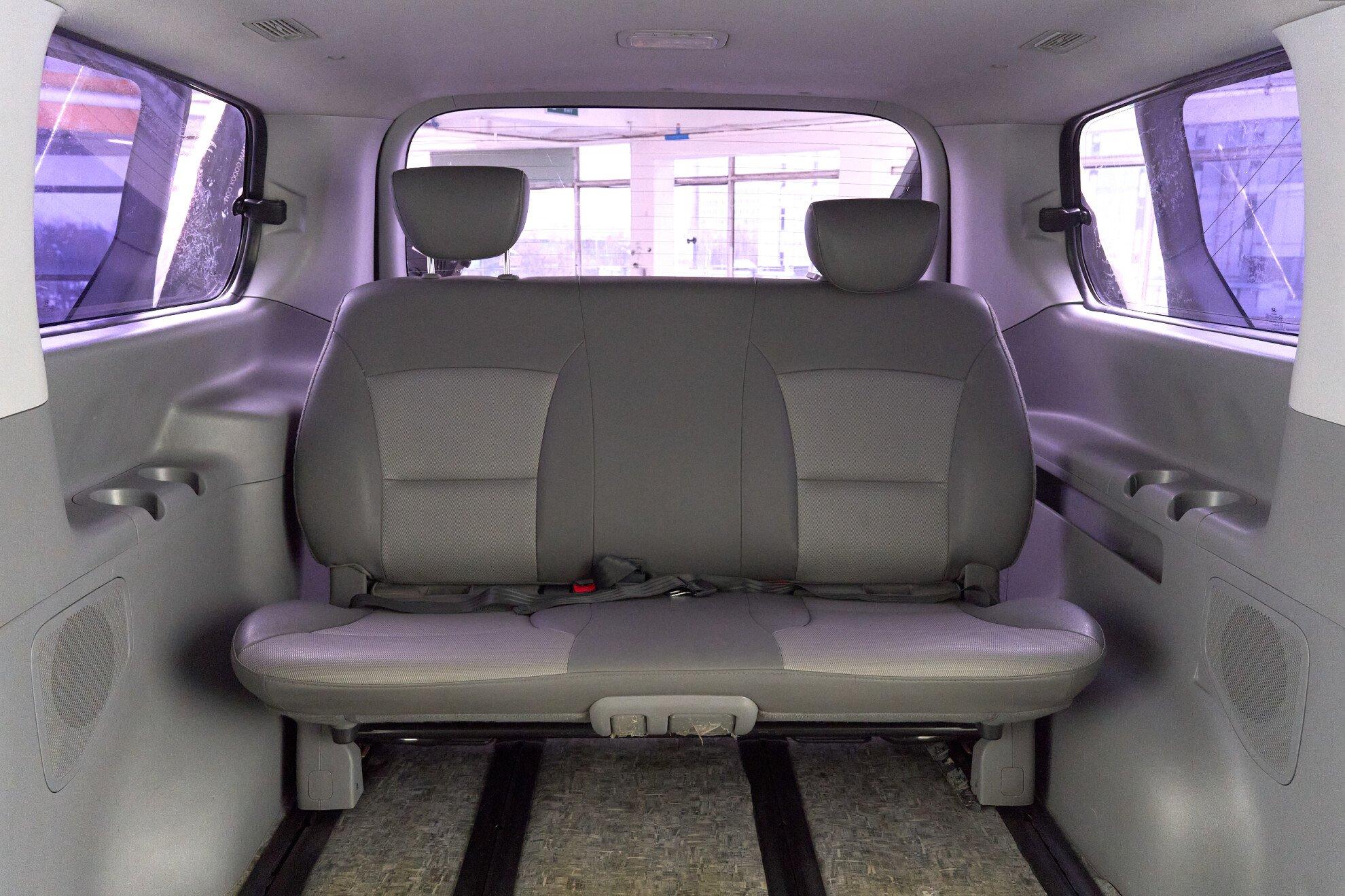 Hyundai Grand Starex 2012, серебряный