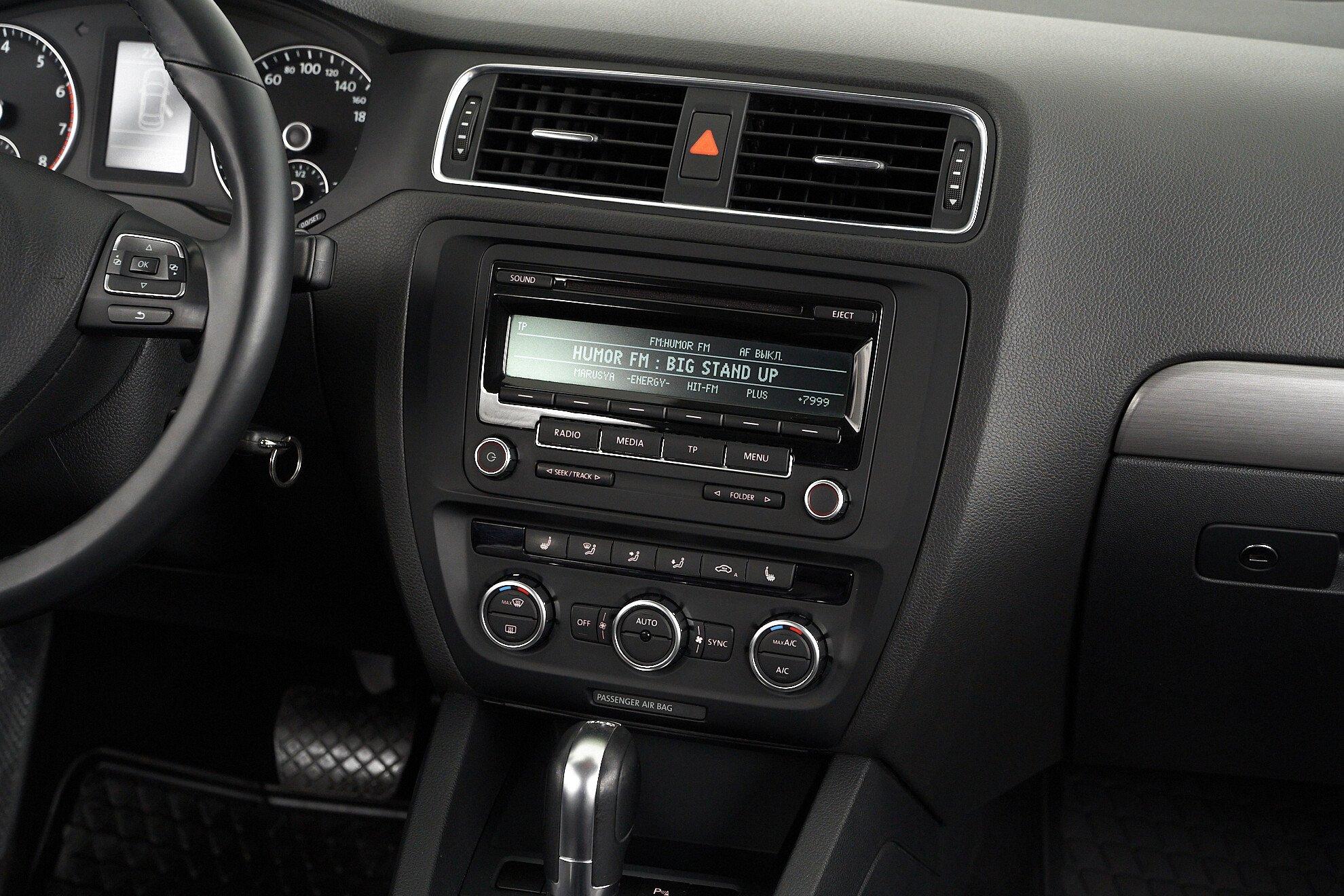 Volkswagen Jetta 2014, белый