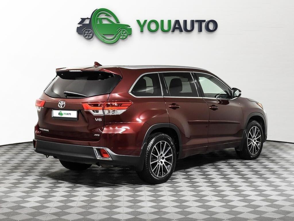 Toyota Highlander 2018, красный
