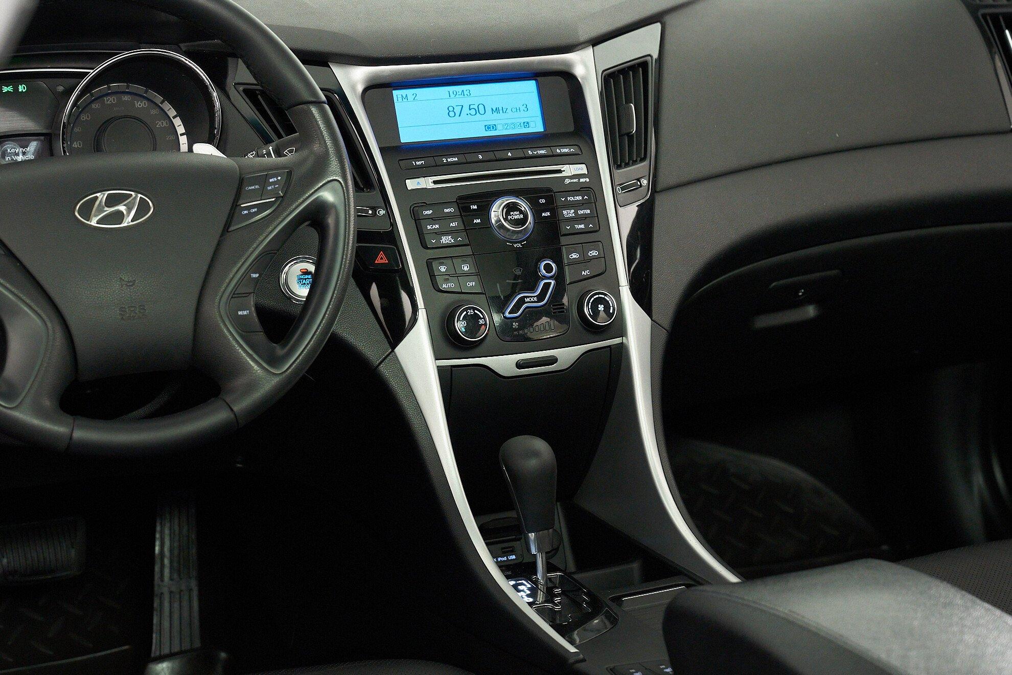 Hyundai Sonata 2011, серебряный