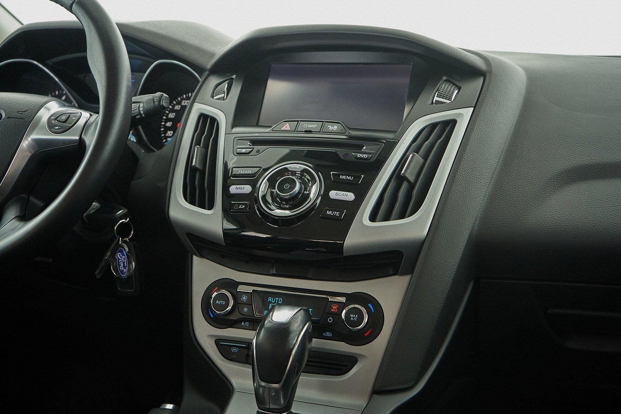 Ford Focus 2014, серый