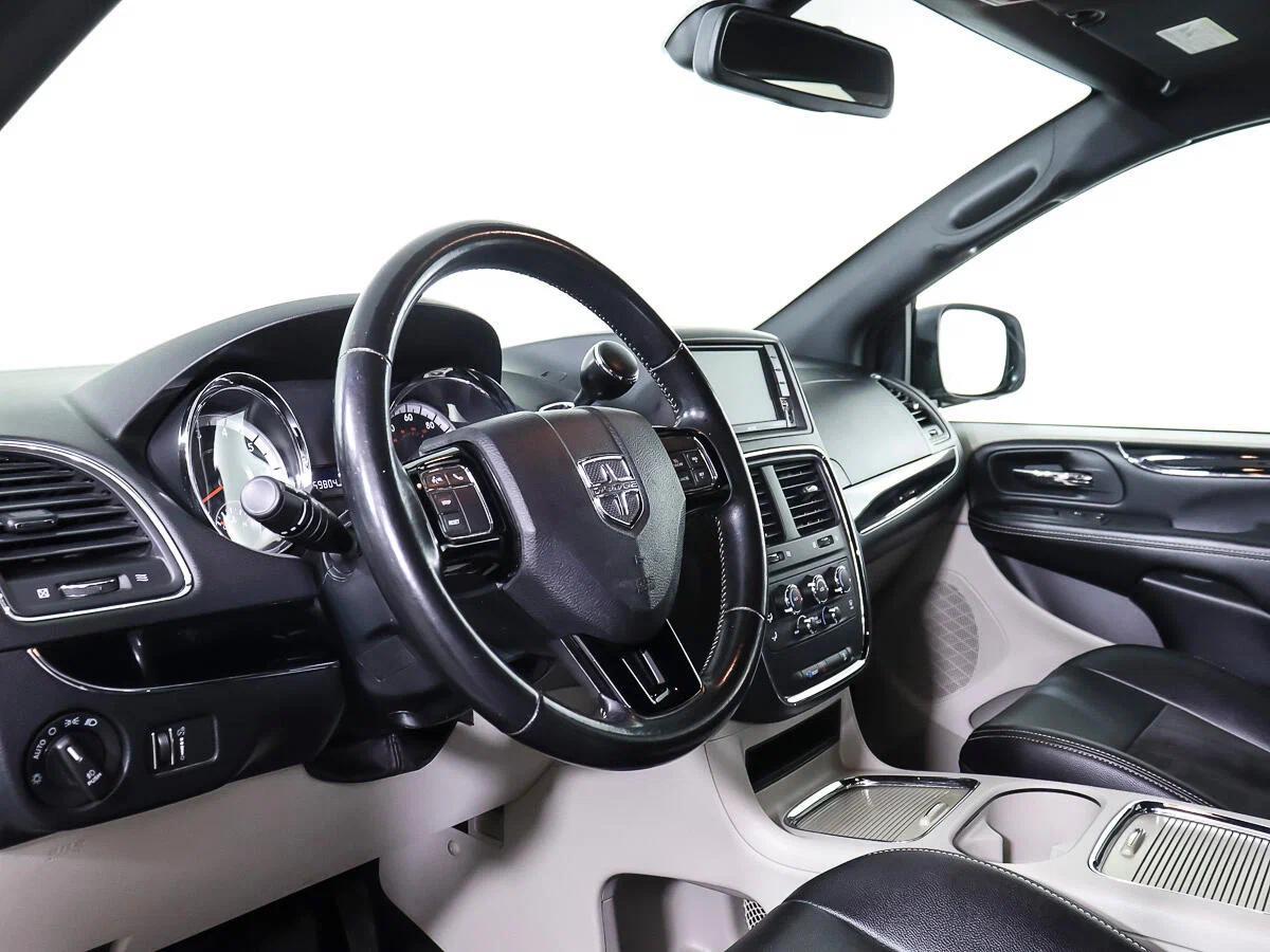 Dodge Caravan 2015, белый
