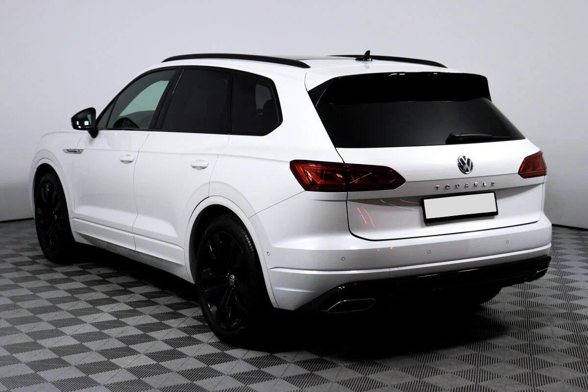 Volkswagen Touareg 2023, белый