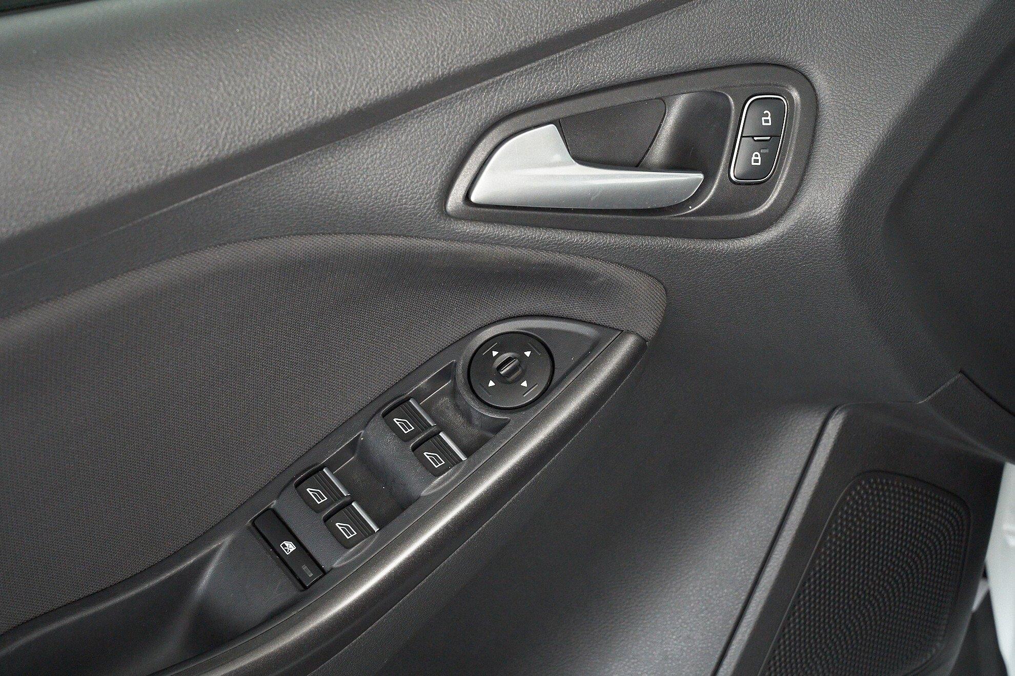 Ford Focus 2016, белый