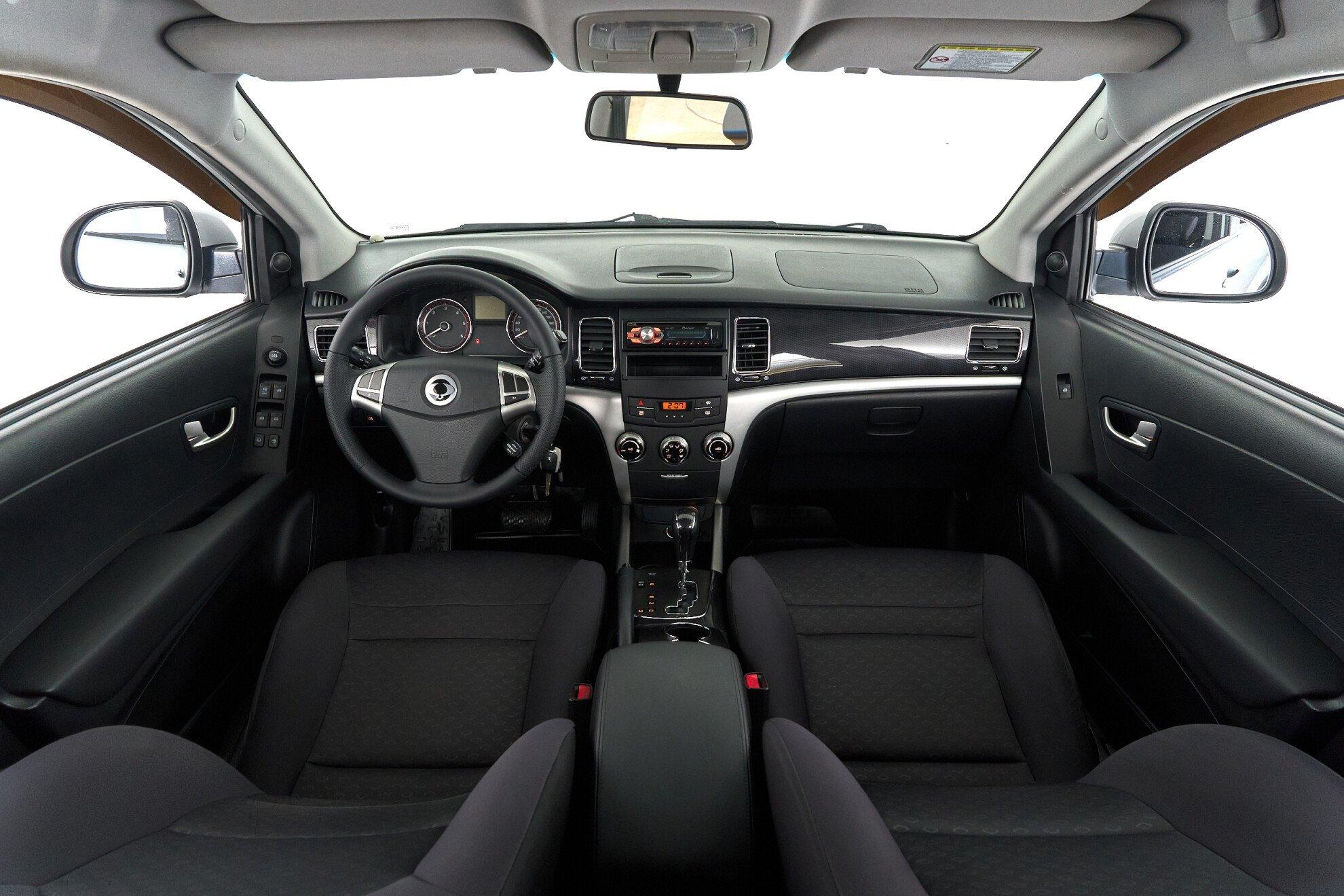 SsangYong Actyon 2012, серебряный