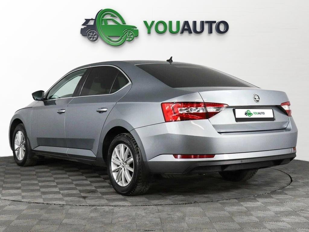 Skoda Superb 2018, серебряный