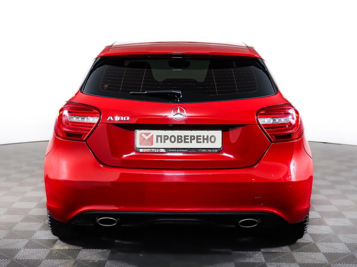 Mercedes-Benz A-Класс 2015, красный