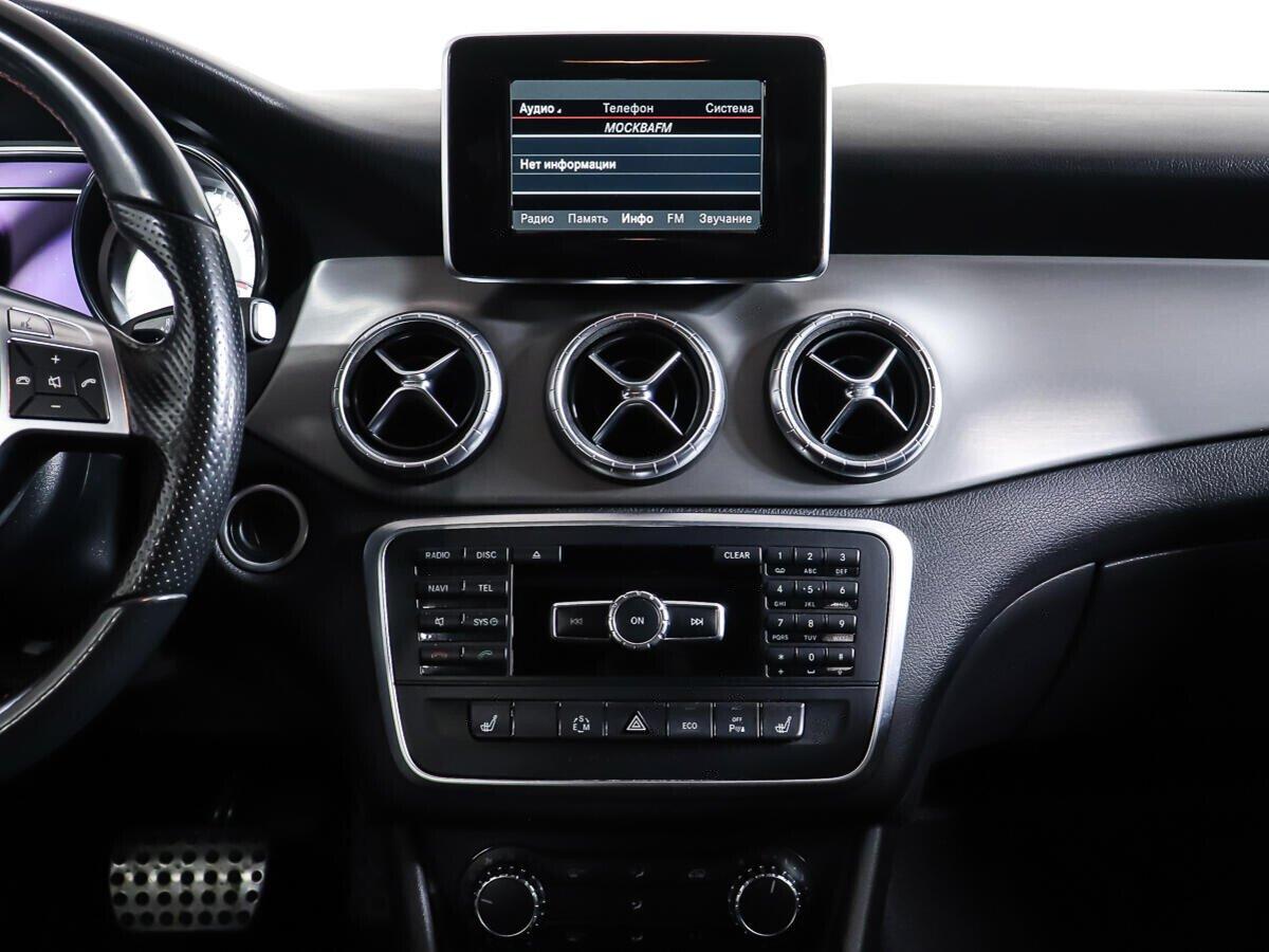 Mercedes-Benz CLA 2015, красный