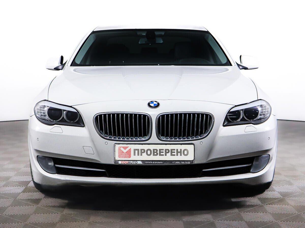 BMW 5 серии 2012, белый