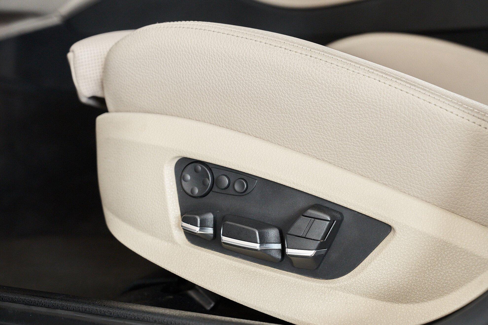 BMW 5 серии 2012, серый