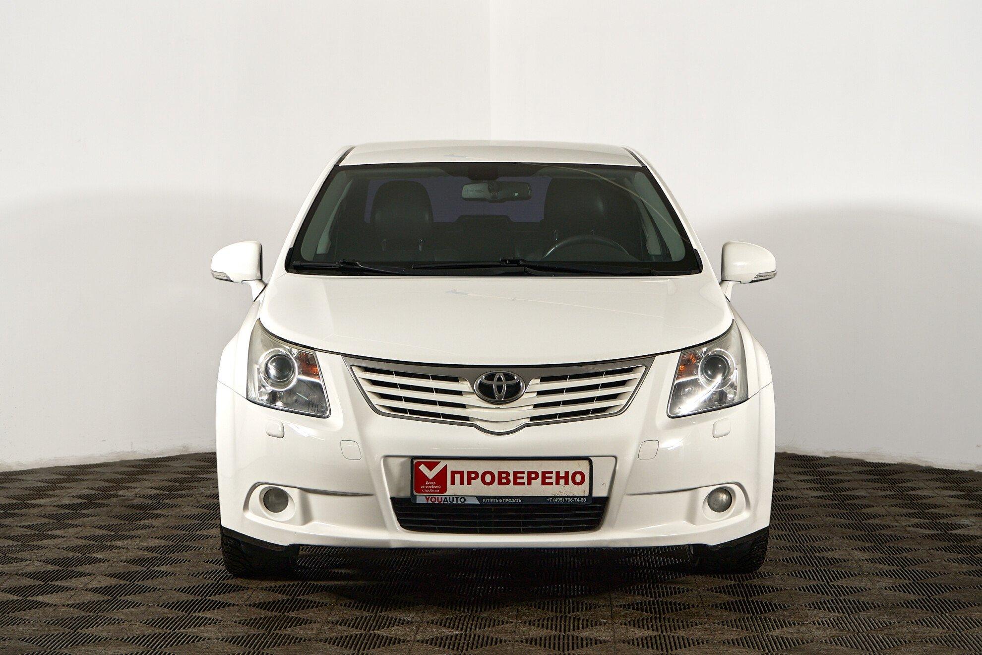 Toyota Avensis 2010, белый