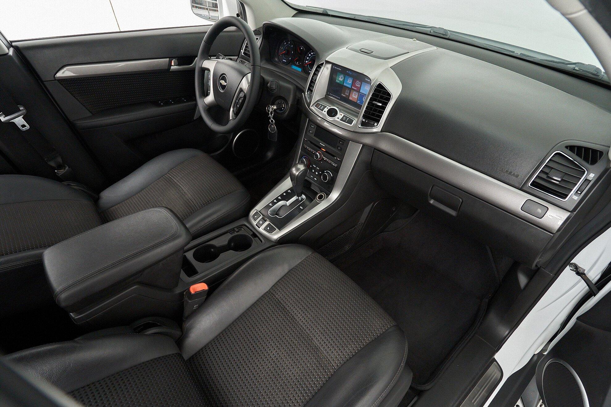 Chevrolet Captiva 2013, белый