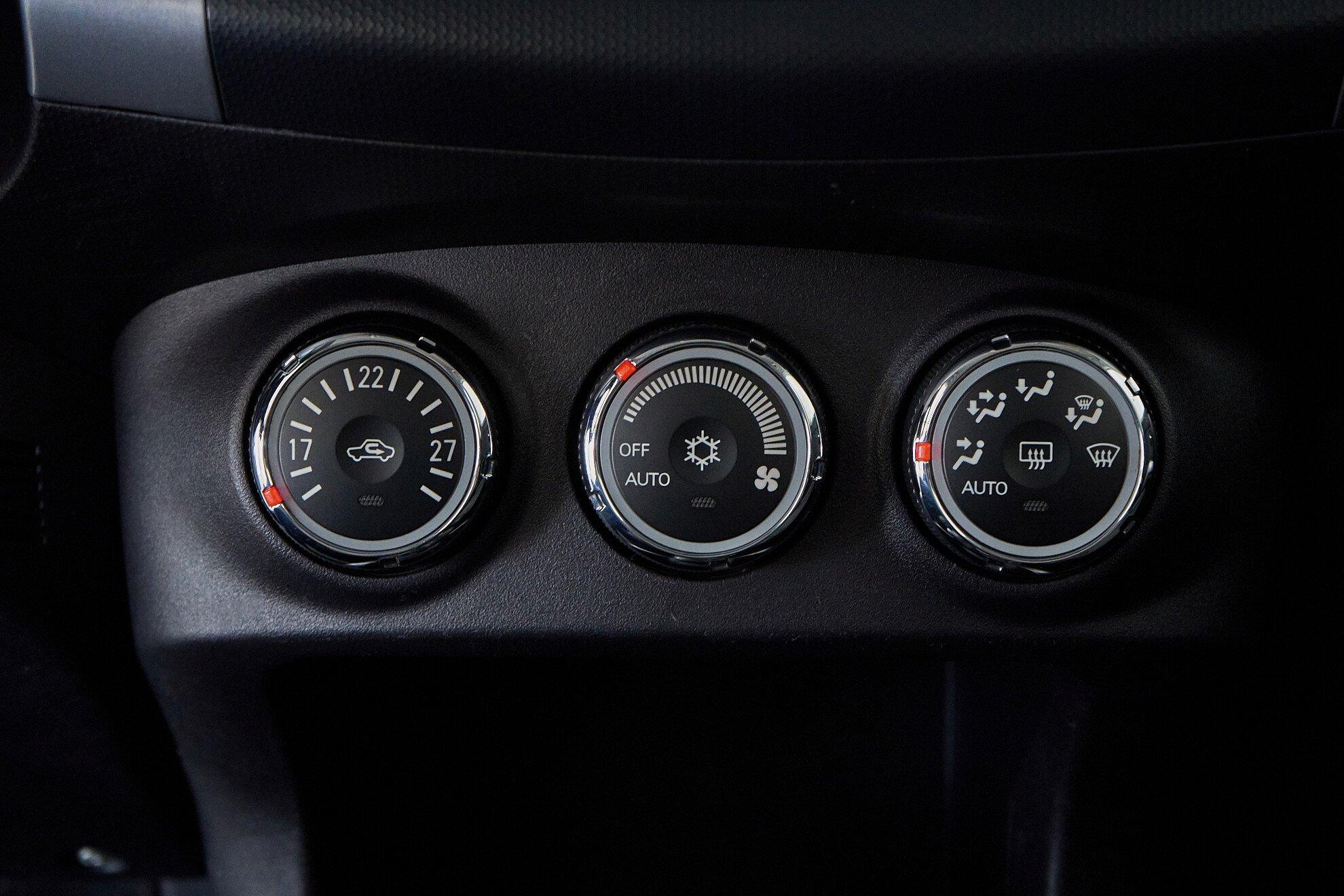 Mitsubishi Outlander 2010, серебряный