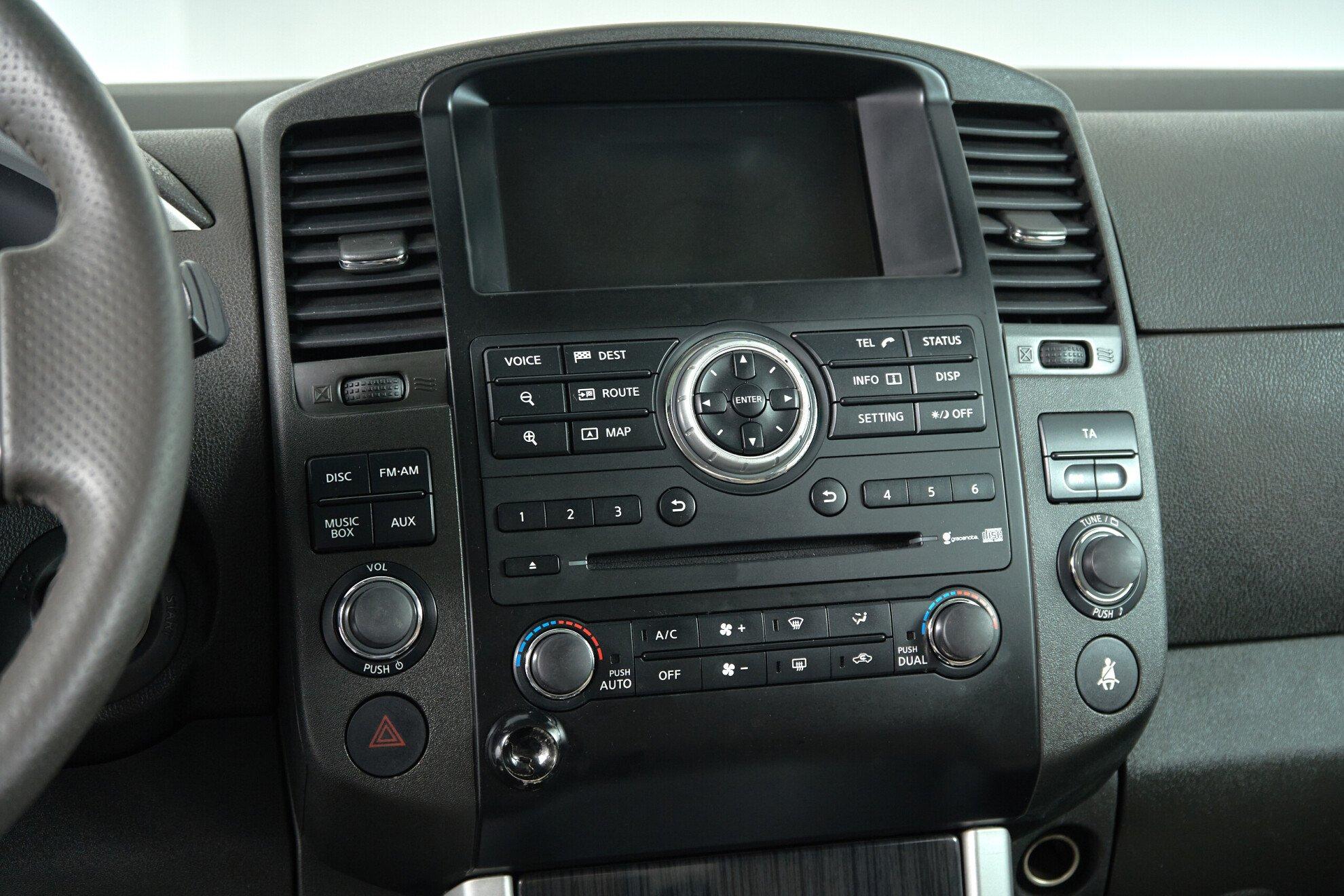 Nissan Pathfinder 2012, белый