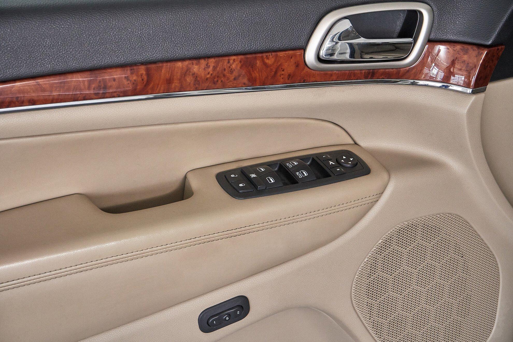 Jeep Grand Cherokee 2010, белый