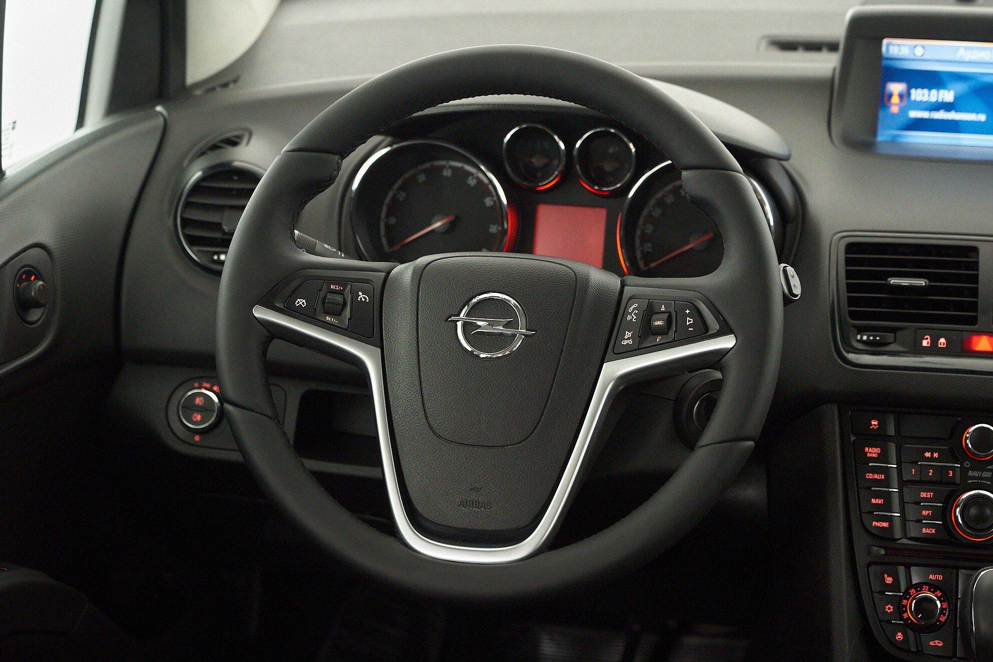 Opel Meriva 2012, белый