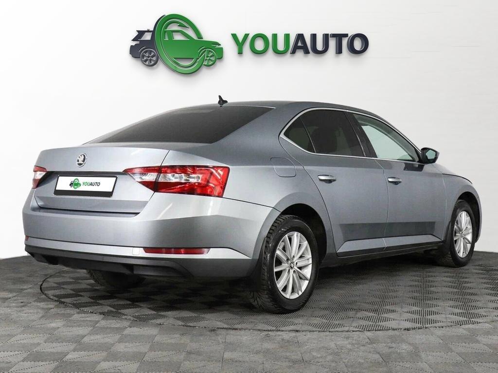 Skoda Superb 2018, серебряный