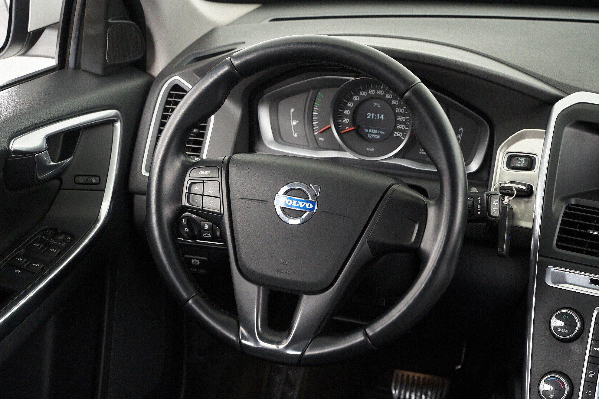 Volvo XC60 2014, белый