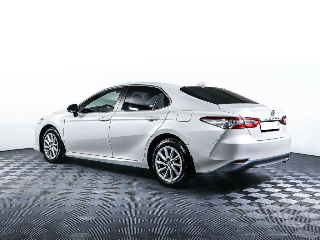 Toyota Camry 2023, белый