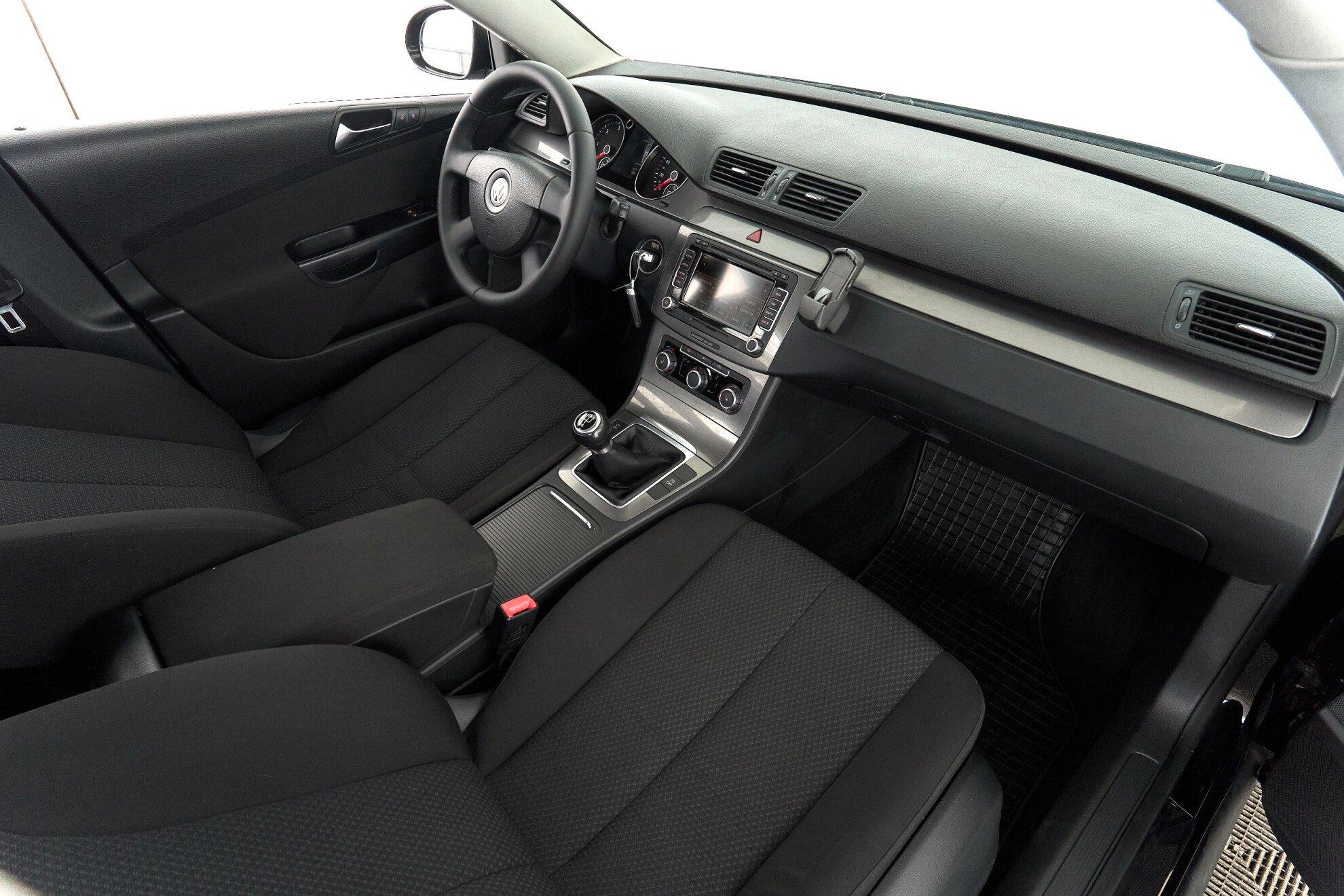 Volkswagen Passat 2010, черный