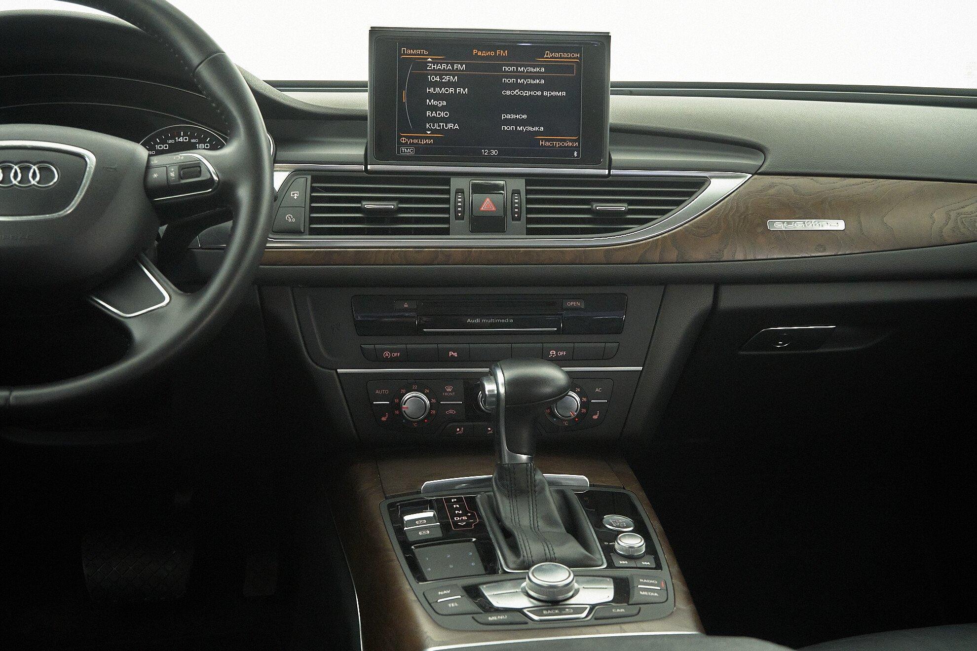 Audi A6 2011, белый